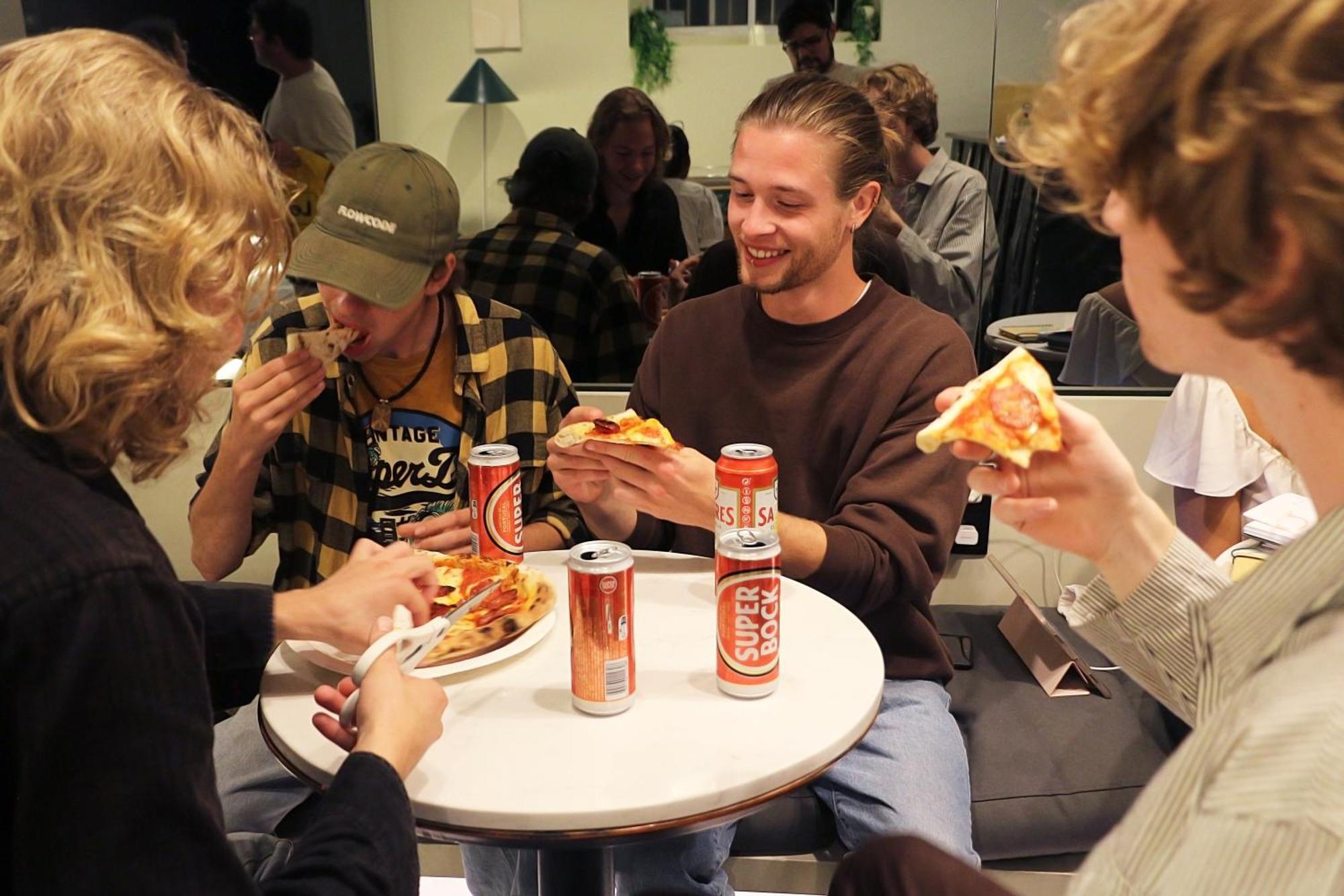 Gspot Hostels & Love Triangles Pizzeria Lizbona Zewnętrze zdjęcie